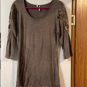 Pretty brownish/grey color top. 3/4 sleeves